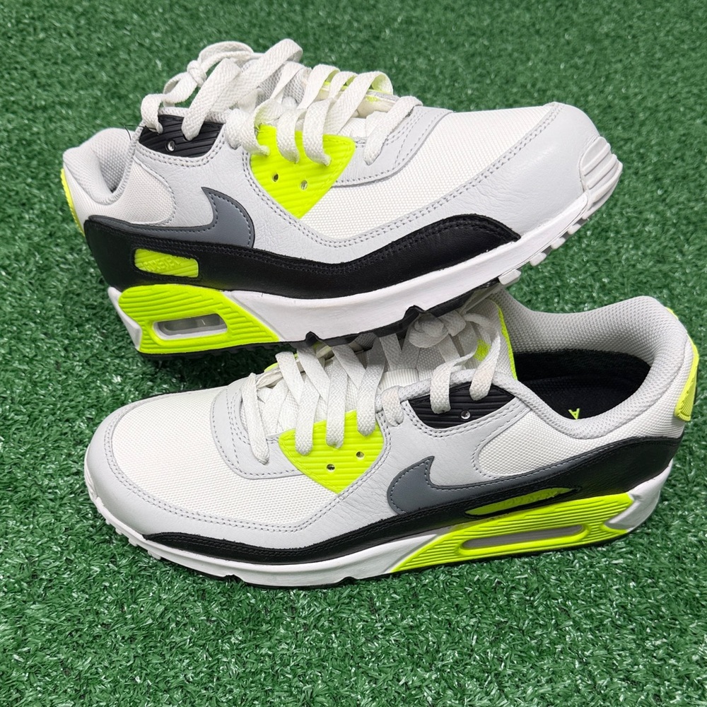 Nike Air Max 90 Gore-Tex Men’s Size 9.5. New in Box.